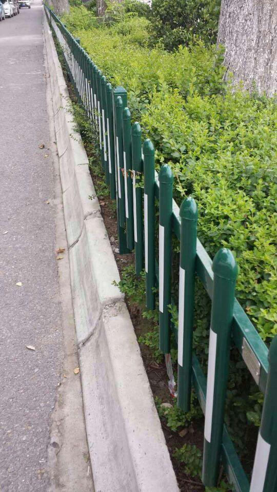 陕西省宝鸡市陈仓区锌钢绿化护栏钢护栏铁艺草坪花园围栏杆市政道路